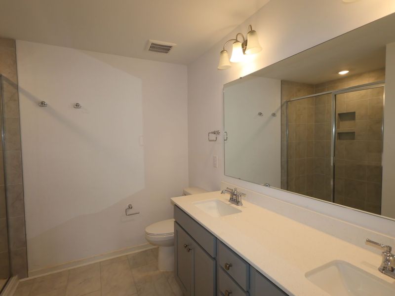 Owner's Bathroom Owner's Bathroom