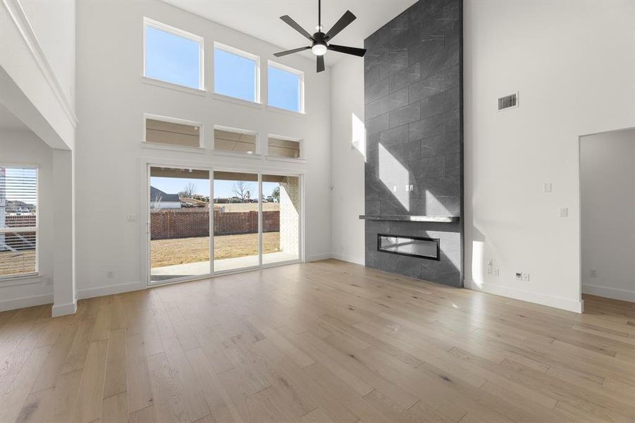 14. 605 Curtiss - Family (2)