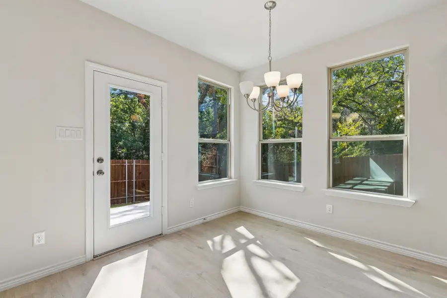 Spacious, unfurnished interior of a new home in Eagle Cove, Denton (Image 19).
