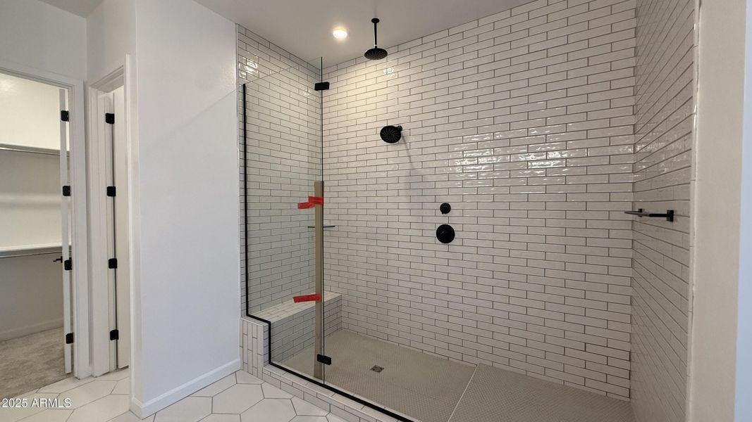 024 - Owner's Walk-In Shower 024 - Owner's Walk-In Shower