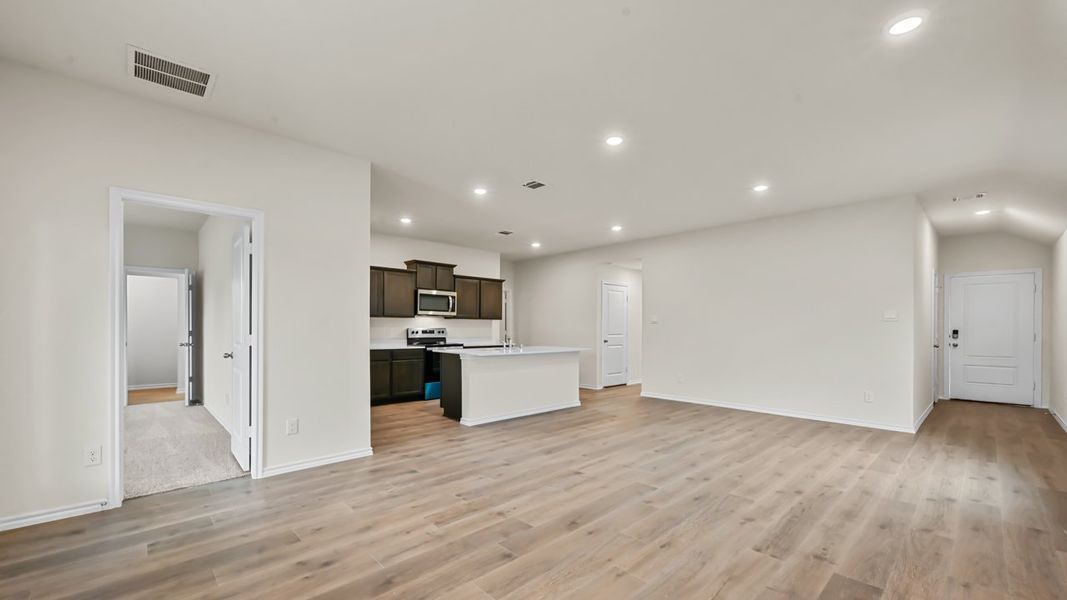 Spacious, unfurnished interior of a new home in Stonewyck Farms, Ennis (Image 21).