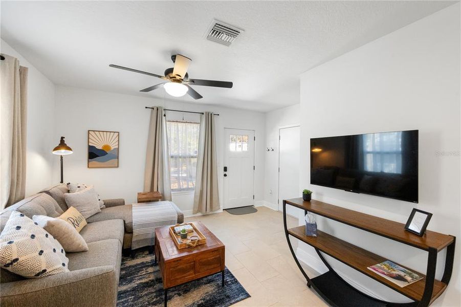 Furnished interior view inside a new home in , Tarpon Springs (Image 36).