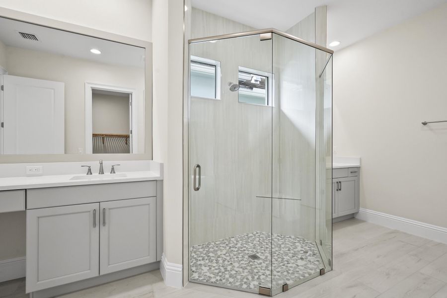 4232 Montagu Ave_Amaryllis_Lot 15_37