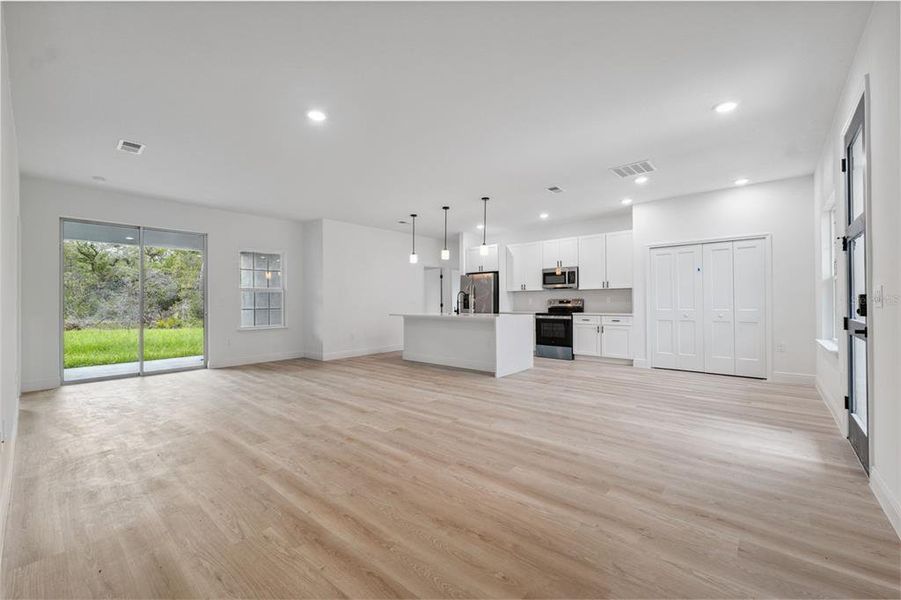 Spacious, unfurnished interior of a new home in , Ocala (Image 16).