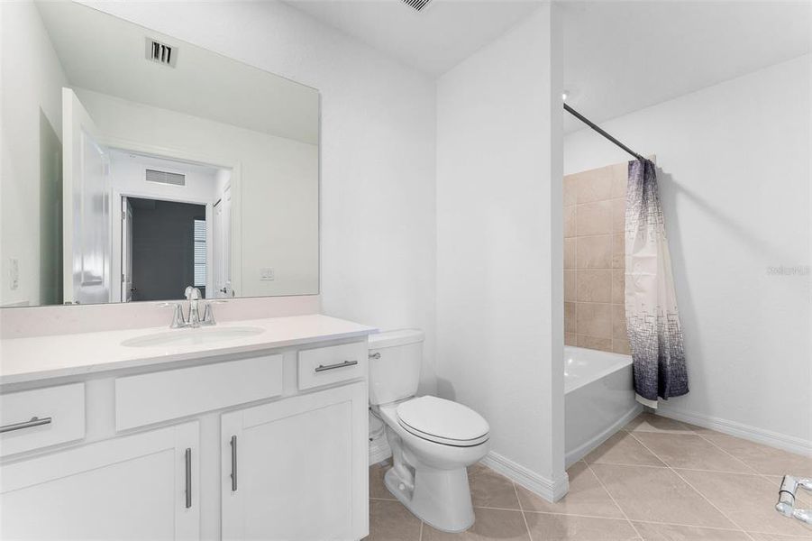 Furnished interior view inside a new home in Heritage Landing: Veranda Condominiums, Punta Gorda (Image 10).