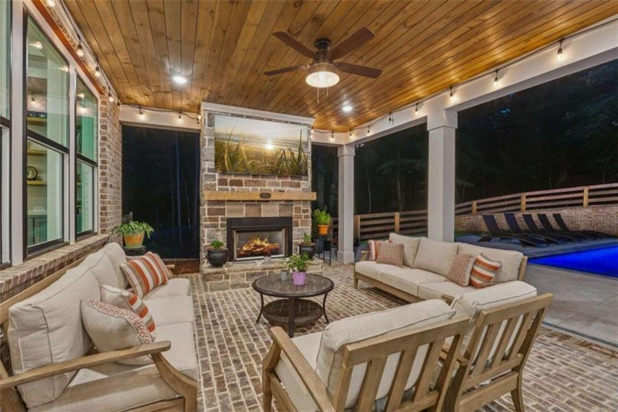 Exterior details and patio area of a home in , Gainesville (Image 44).