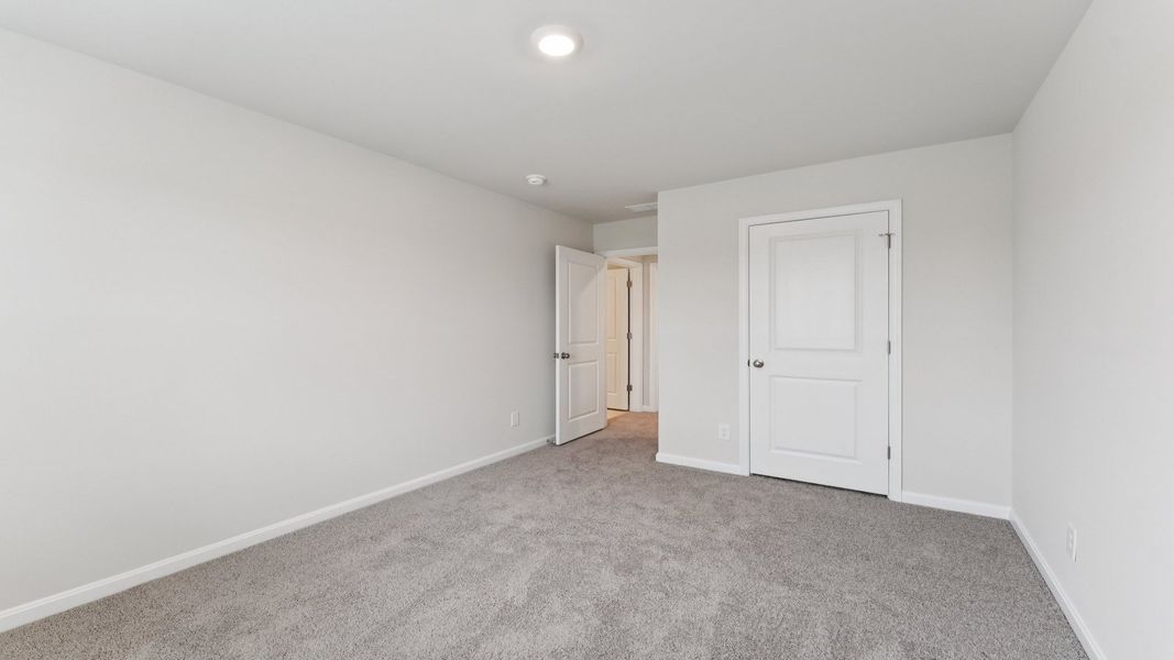 Spacious, unfurnished interior of a new home in Tooley Harbor, Elizabeth City (Image 20).
