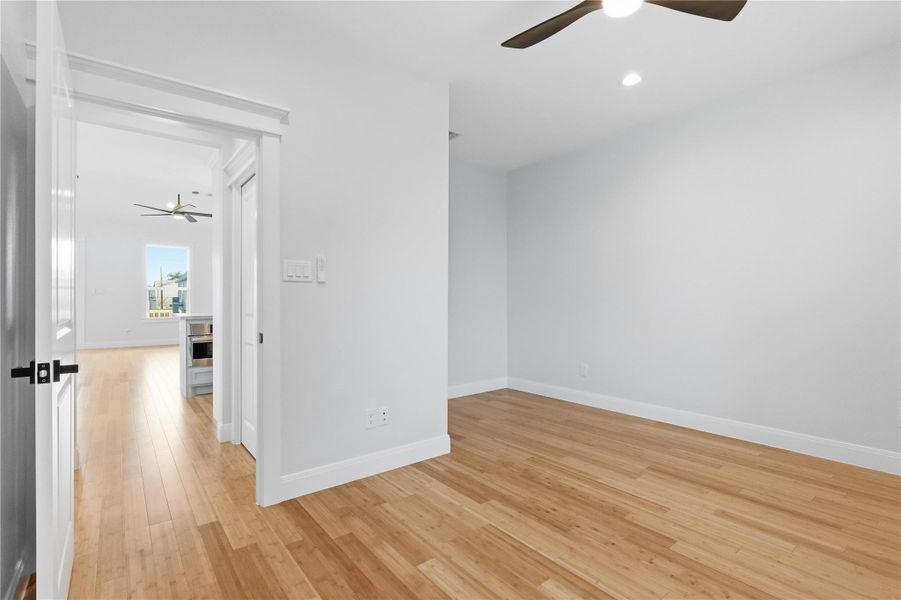 Spacious, unfurnished interior of a new home in , Galveston (Image 17).