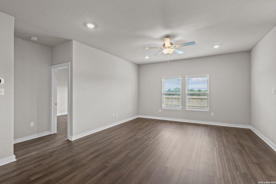 Spacious, unfurnished interior of a new home in Summerlin, San Antonio (Image 20).