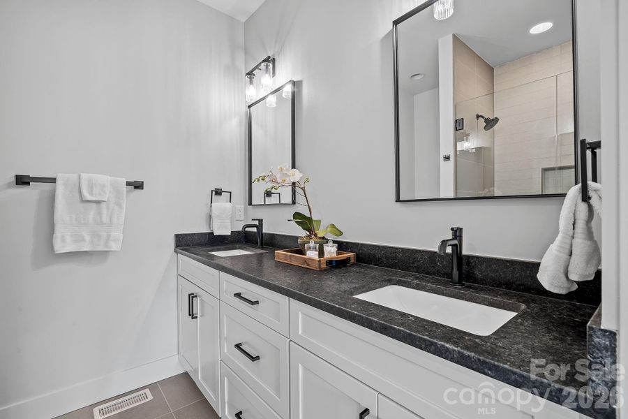Dual Sinks in the Primary Suite