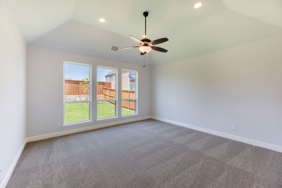 Representative unfurnished interior of a home built from the Cameron by UnionMain Homes in Cambridge Crossing, Celina (Image 22).