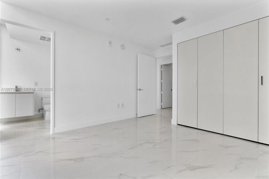 Spacious, unfurnished interior of a new home in Aria Reserve, Miami (Image 15). Spacious, unfurnished interior of a new home in Aria Reserve, Miami (Image 15).