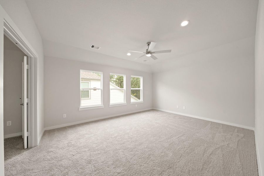 Spacious, unfurnished interior of a new home in Barton Creek Ranch, Conroe (Image 14). Spacious, unfurnished interior of a new home in Barton Creek Ranch, Conroe (Image 14).