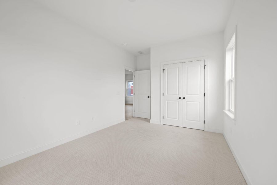 Spacious, unfurnished interior of a new home in , Summerville (Image 19).