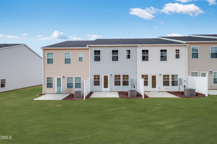 SUN_CaitlinCrossing_Pic_Cameron-4