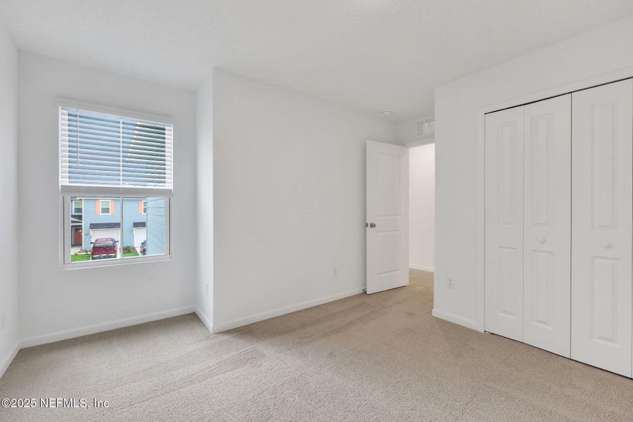 Spacious, unfurnished interior of a new home in Atlantis Pointe, Middleburg (Image 14).