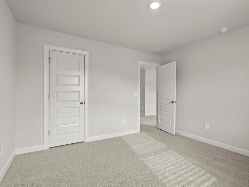 Spacious, unfurnished interior of a new home in Wexford Park, Fountain Inn (Image 19).