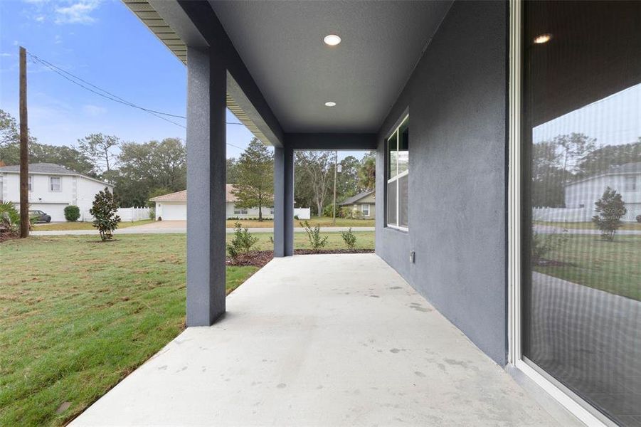 Exterior details and patio area of a home in , Palm Coast (Image 3).