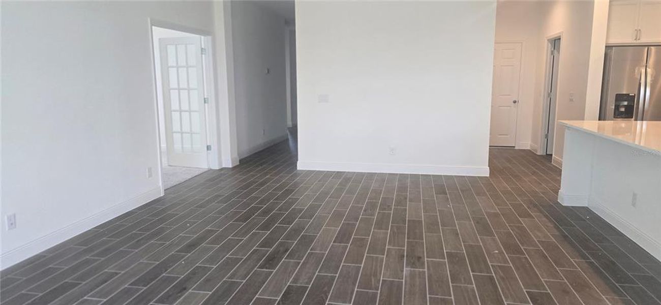 Spacious, unfurnished interior of a new home in Ridgeview, Clermont (Image 8).
