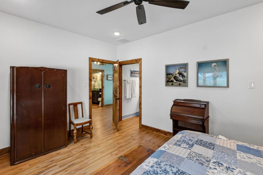 Furnished interior view inside a new home in , Franklin (Image 18).