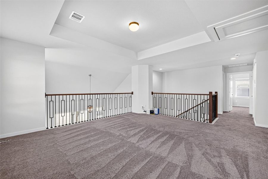 Spacious, unfurnished interior of a new home in , Mont Belvieu (Image 36).