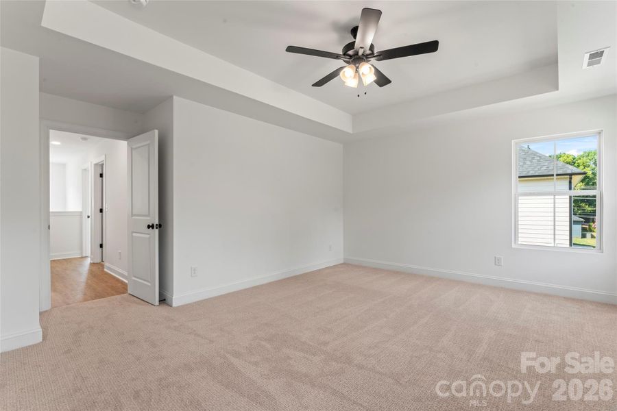 Spacious, unfurnished interior of a new home in , Harrisburg (Image 29).