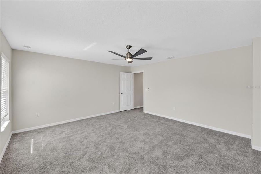 Spacious, unfurnished interior of a new home in , Davenport (Image 32).