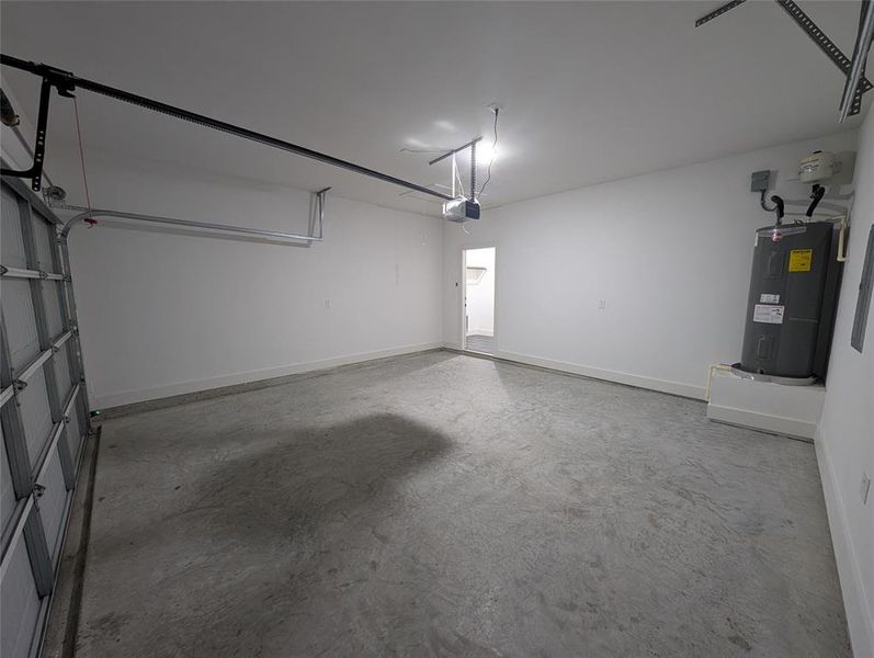 Spacious, unfurnished interior of a new home in , Greenville (Image 13).