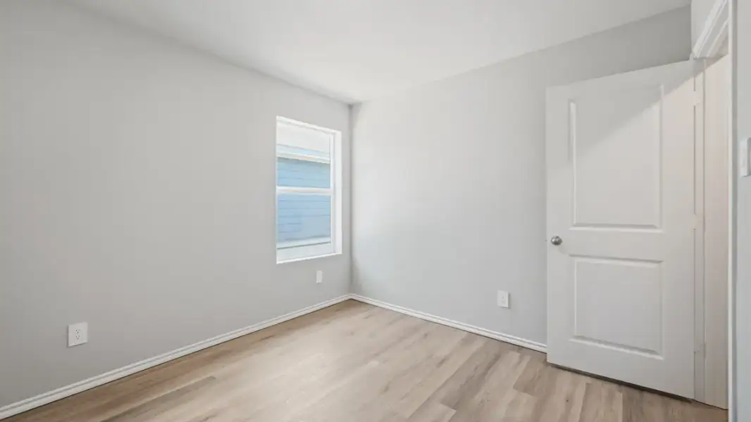 Spacious, unfurnished interior of a new home in The Canyons, Keene (Image 31).