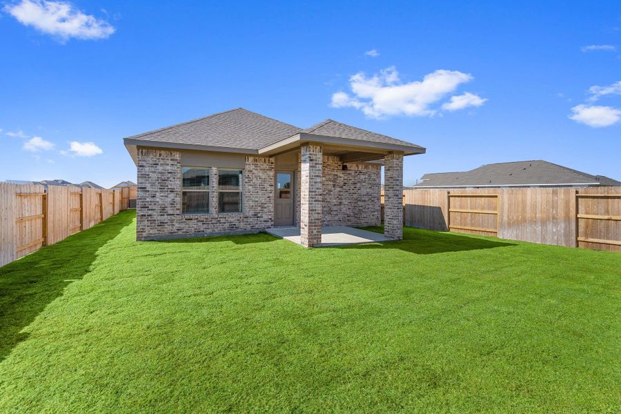 Exterior details and patio area of a home in Creekhaven, Rosharon (Image 3). Exterior details and patio area of a home in Creekhaven, Rosharon (Image 3).