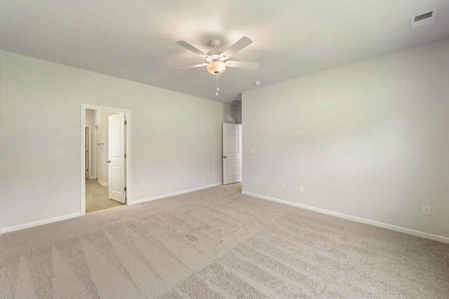 Spacious, unfurnished interior of a new home in Burke Estates, Chesnee (Image 16).