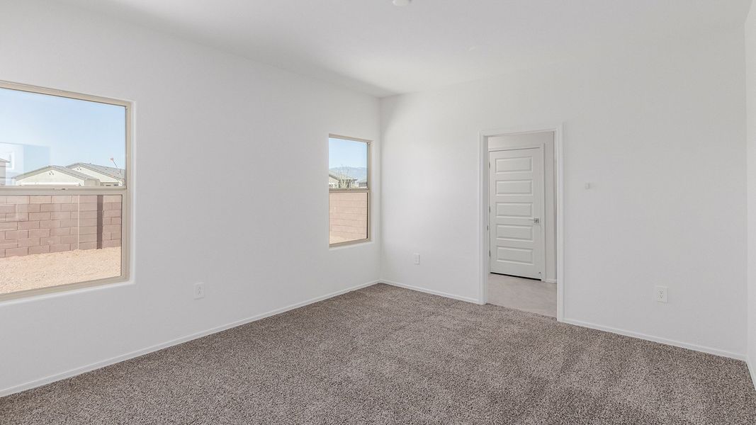 Spacious, unfurnished interior of a new home in Blackhawk, Tucson (Image 25).
