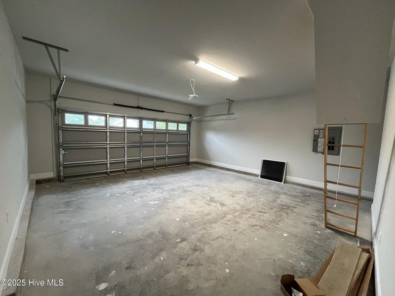 Spacious, unfurnished interior of a new home in Palmetto Creek, Bolivia (Image 17).