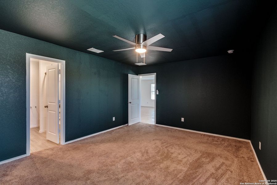 Spacious, unfurnished interior of a new home in , San Antonio (Image 11).