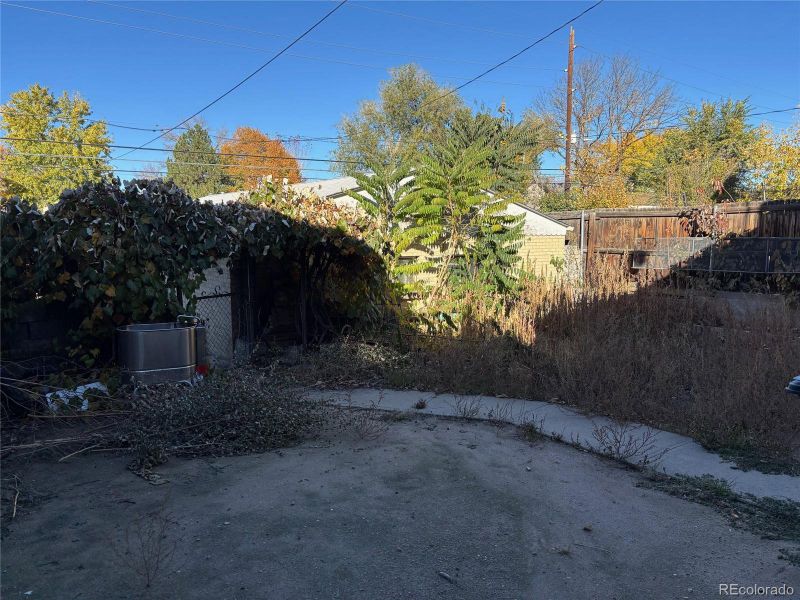 Image 4 of a home in .