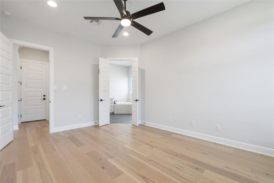 Spacious, unfurnished interior of a new home in , Dripping Springs (Image 11).