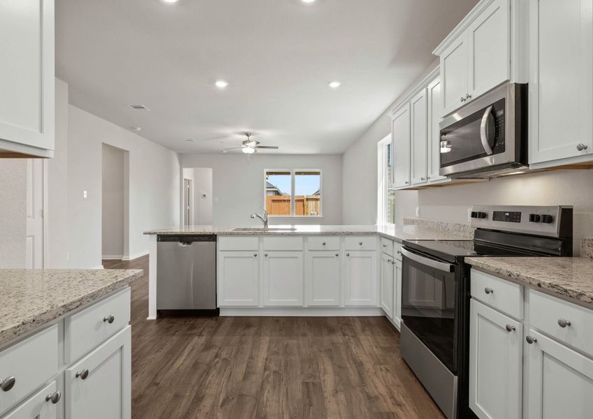 Chef-ready kitchen with stainless steel appliacanes Chef-ready kitchen with stainless steel appliacanes