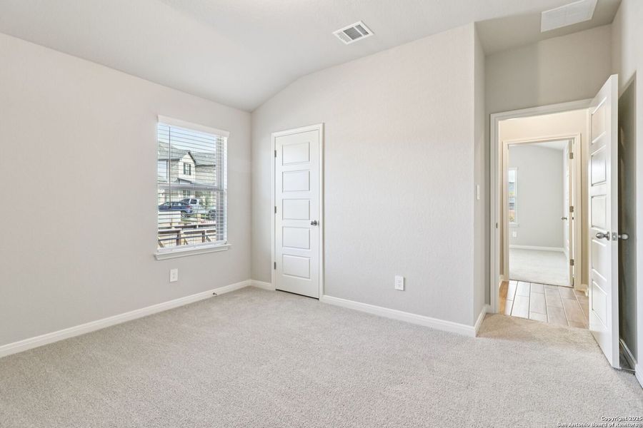 Spacious, unfurnished interior of a new home in Arcadia Ridge - Classic Series, San Antonio (Image 39).