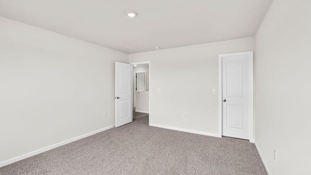 Spacious, unfurnished interior of a new home in Woodglen, Piedmont (Image 26).