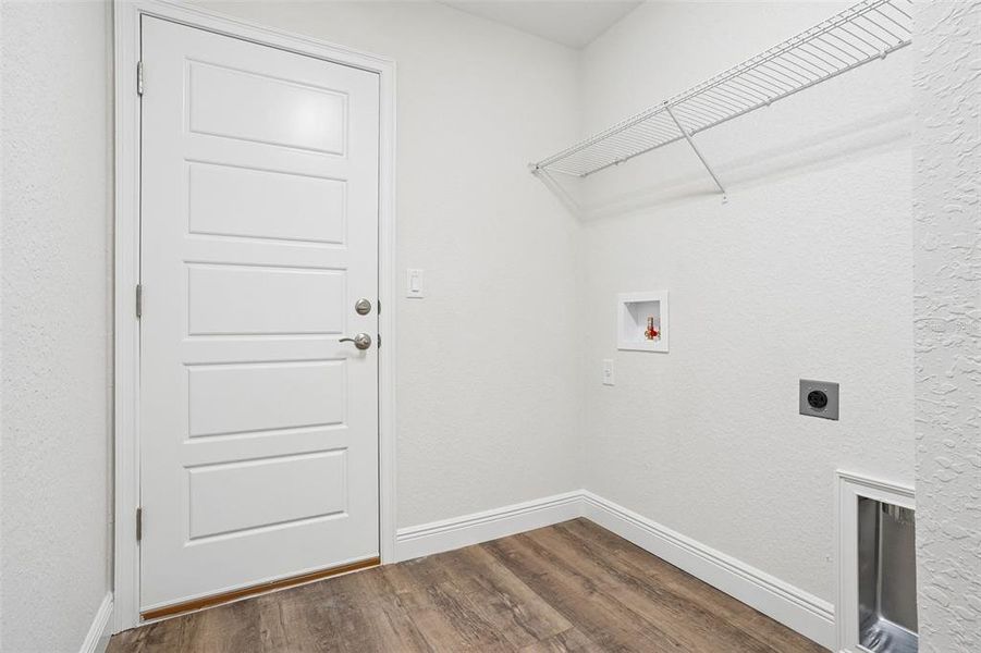 Spacious, unfurnished interior of a new home in , Dunnellon (Image 46).