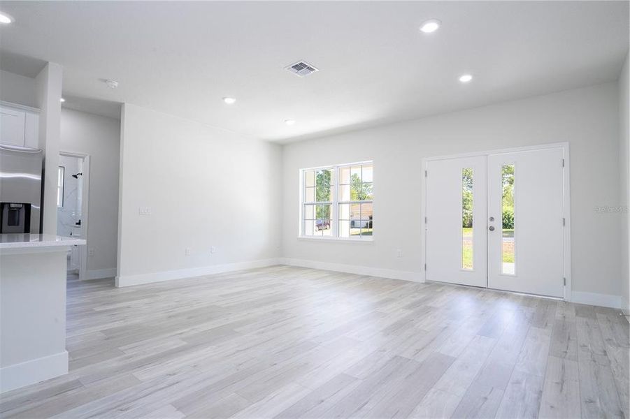 Spacious, unfurnished interior of a new home in , Citrus Springs (Image 29).