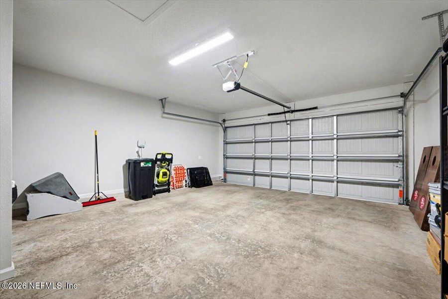 Spacious, unfurnished interior of a new home in Kings Landing, Jacksonville (Image 24).