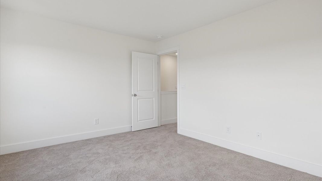 Spacious, unfurnished interior of a new home in Millstone Village, Morristown (Image 14).