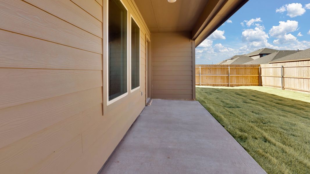 Exterior details and patio area of a home in Terra Vista, Lubbock (Image 3).