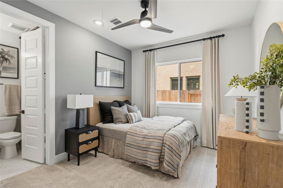 Beautiful secondary room with natural lights, walk in closets, and it's own bathroom. Beautiful secondary room with natural lights, walk in closets, and it's own bathroom.