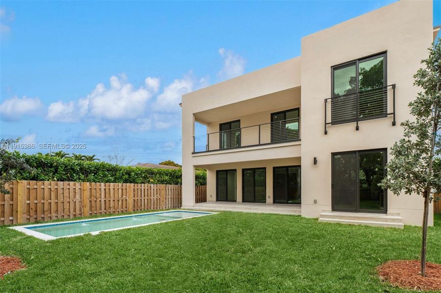 Exterior details and patio area of a home in , Miami (Image 27).
