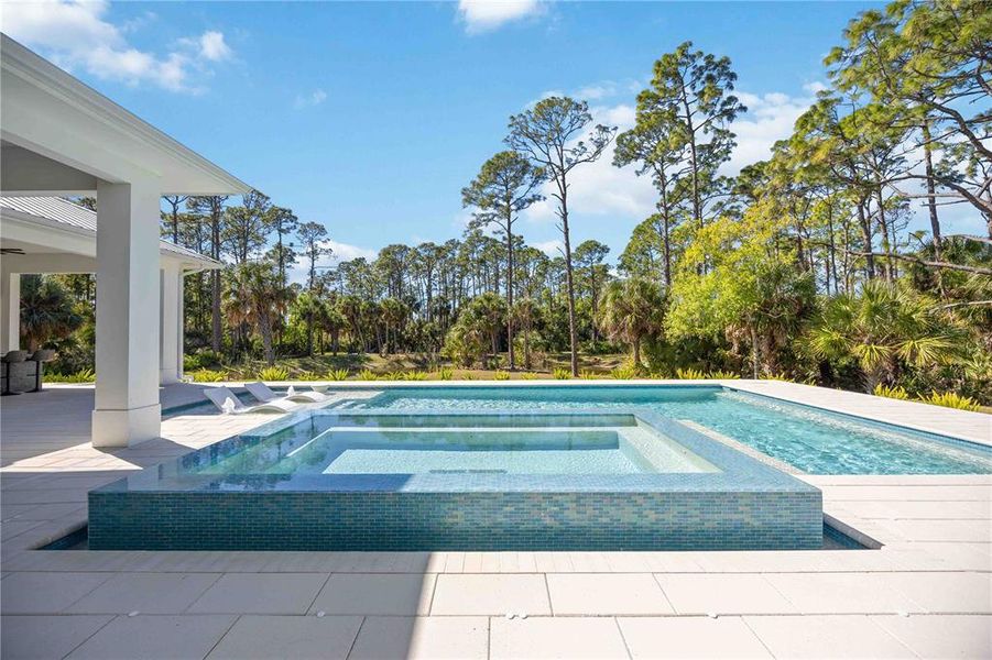 Exterior details and patio area of a home in , Port Charlotte (Image 23).