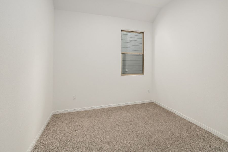 Spacious, unfurnished interior of a new home in Trinity Ranch, Elgin (Image 25).