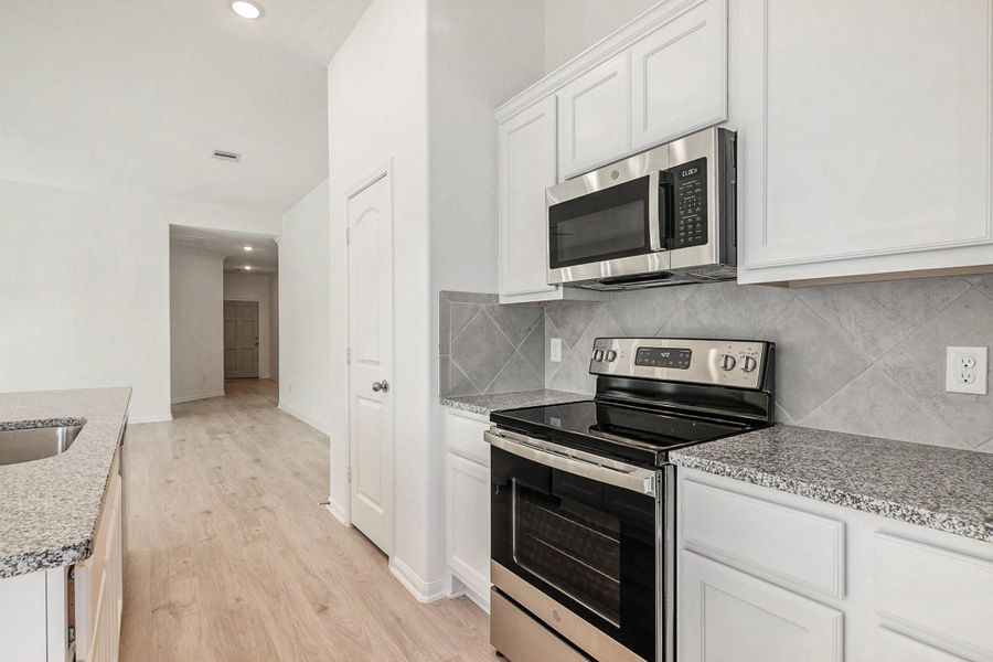 Furnished interior view inside a new home in Lake Conroe Hills, Willis (Image 4). Furnished interior view inside a new home in Lake Conroe Hills, Willis (Image 4).