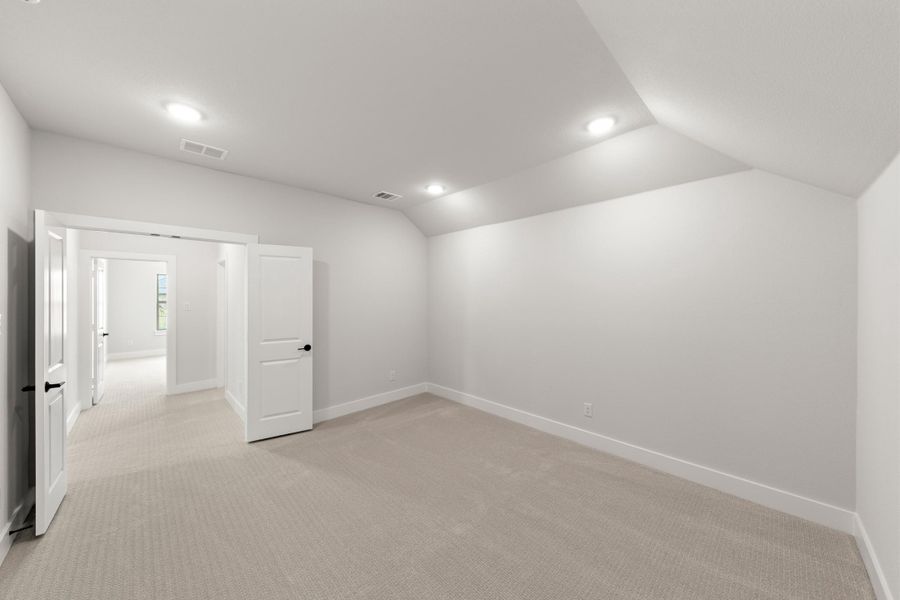 Spacious, unfurnished interior of a new home in Union Park, Little Elm (Image 24).